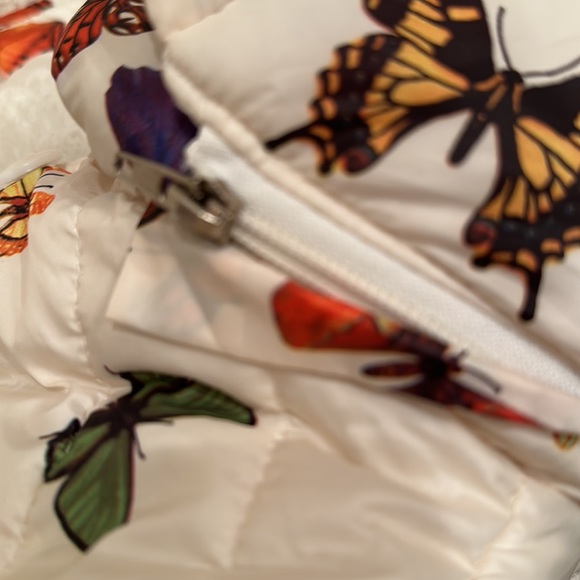 Infant Girl’s Lined Butterfly Puffer Coat Sz 6 months - Picture 9 of 16